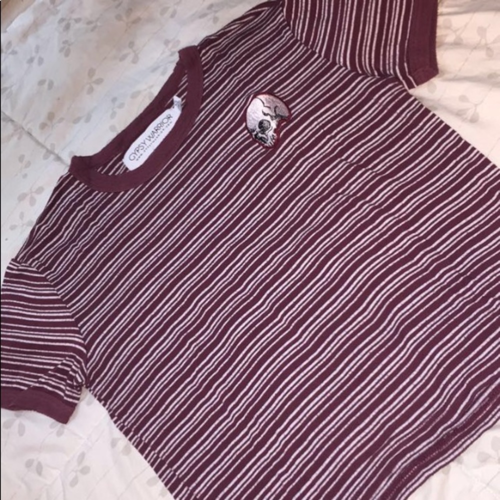 maroon&white stripe crop top w/ skull